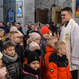 Parafia Kościoła Rzymsko Katolickiego pw. śś. Piotra i Pawła w Kruszwicy - Spotkanie przy żłóbku i kolędowanie 
