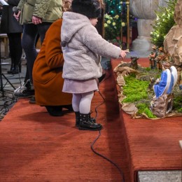 Parafia Kościoła Rzymsko Katolickiego pw. śś. Piotra i Pawła w Kruszwicy - Spotkanie przy żłóbku i kolędowanie 