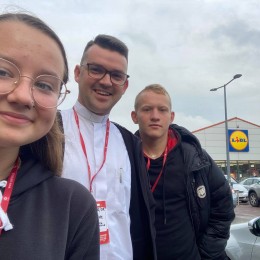 Parafia Kościoła Rzymsko Katolickiego pw. śś. Piotra i Pawła w Kruszwicy - Młodzi pomagają 